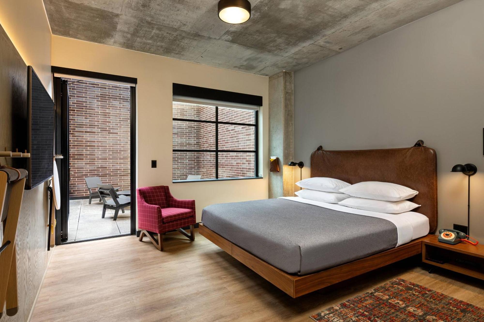 Moxy Minneapolis Downtown Exterior photo